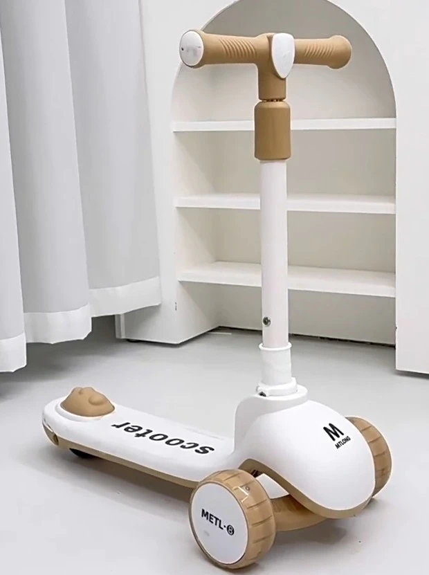 MONOPATIN-SCOOTER CON ASIENTO MOBILE con luz y musica